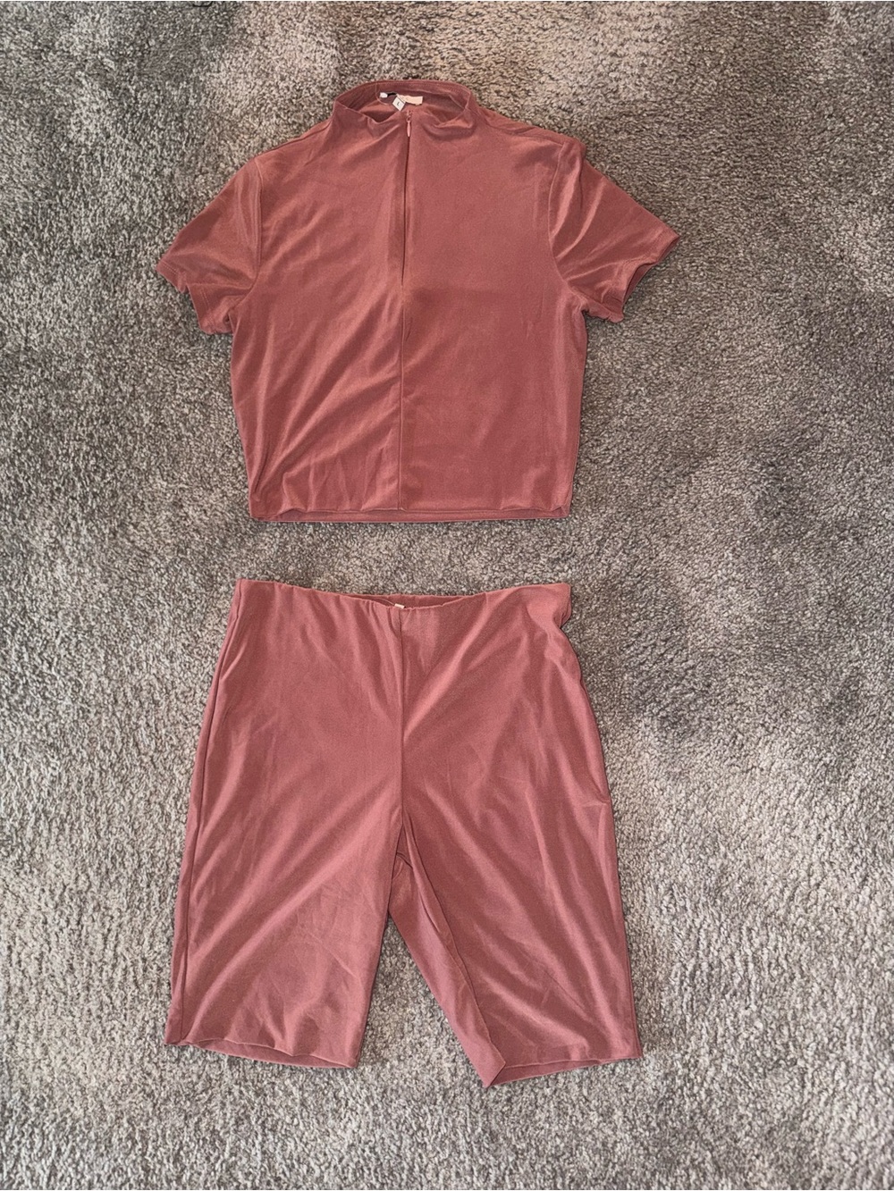 Never Worn Women's Two-Piece Cropped Short-Sleeve Biker Short Set in Mauve